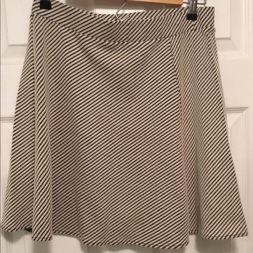 Ann Taylor Black and White Skirt (Like New)